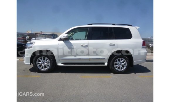 Acheter Import Voiture Toyota Land Cruiser Blanc à Import - Dubai, Artibonite Acheter Import Voiture Toyota Land Cruiser Blanc à Import - Dubai, Artibonite