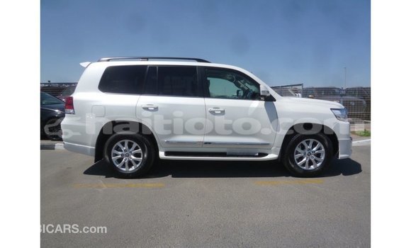 Acheter Import Voiture Toyota Land Cruiser Blanc à Import - Dubai, Artibonite Acheter Import Voiture Toyota Land Cruiser Blanc à Import - Dubai, Artibonite