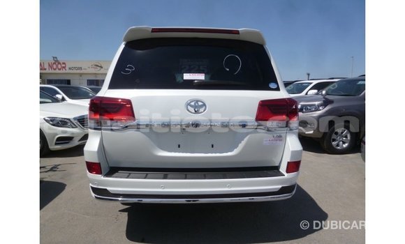 Acheter Import Voiture Toyota Land Cruiser Blanc à Import - Dubai, Artibonite Acheter Import Voiture Toyota Land Cruiser Blanc à Import - Dubai, Artibonite
