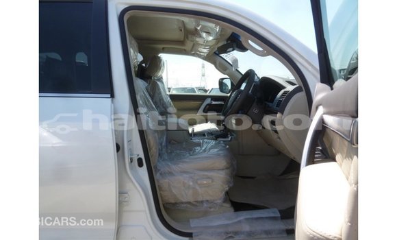 Acheter Import Voiture Toyota Land Cruiser Blanc à Import - Dubai, Artibonite Acheter Import Voiture Toyota Land Cruiser Blanc à Import - Dubai, Artibonite