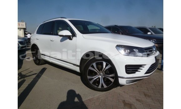 Acheter Import Voiture Volkswagen Touareg Blanc à Import - Dubai, Artibonite