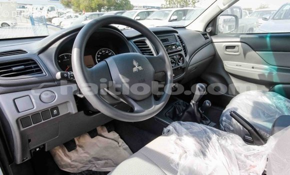 Acheter Import Voiture Mitsubishi L200 Blanc à Import - Dubai, Artibonite