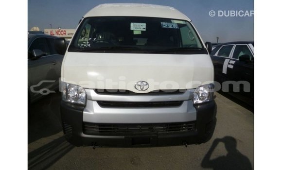 Acheter Import Voiture Toyota Hiace Blanc à Import - Dubai, Artibonite Acheter Import Voiture Toyota Hiace Blanc à Import - Dubai, Artibonite