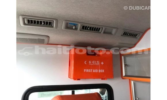 Acheter Import Voiture Toyota Hiace Blanc à Import - Dubai, Artibonite Acheter Import Voiture Toyota Hiace Blanc à Import - Dubai, Artibonite