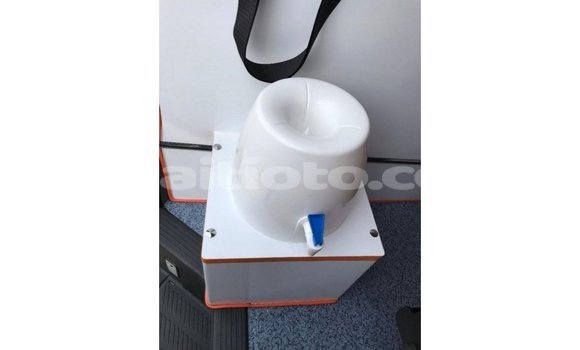 Acheter Import Voiture Toyota Hiace Blanc à Import - Dubai, Artibonite Acheter Import Voiture Toyota Hiace Blanc à Import - Dubai, Artibonite