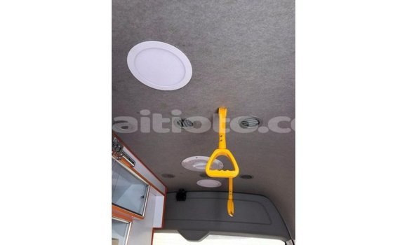 Acheter Import Voiture Toyota Hiace Blanc à Import - Dubai, Artibonite Acheter Import Voiture Toyota Hiace Blanc à Import - Dubai, Artibonite