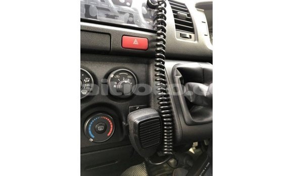 Acheter Import Voiture Toyota Hiace Blanc à Import - Dubai, Artibonite Acheter Import Voiture Toyota Hiace Blanc à Import - Dubai, Artibonite