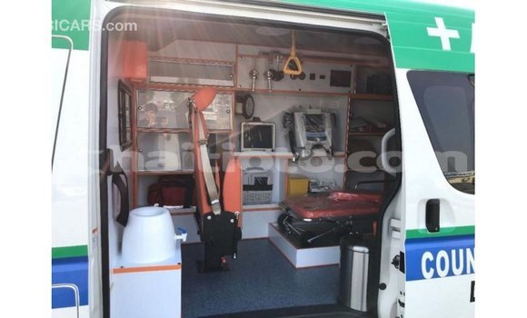 Acheter Import Voiture Toyota Hiace Blanc à Import - Dubai, Artibonite Acheter Import Voiture Toyota Hiace Blanc à Import - Dubai, Artibonite