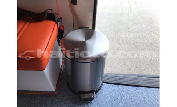 Acheter Import Voiture Toyota Hiace Blanc à Import - Dubai, Artibonite Acheter Import Voiture Toyota Hiace Blanc à Import - Dubai, Artibonite