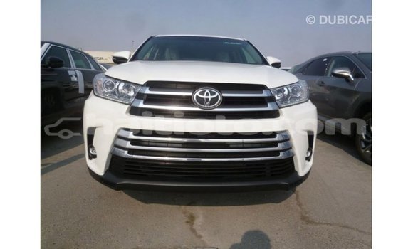 Acheter Import Voiture Toyota Kluger Blanc à Import - Dubai, Artibonite Acheter Import Voiture Toyota Kluger Blanc à Import - Dubai, Artibonite