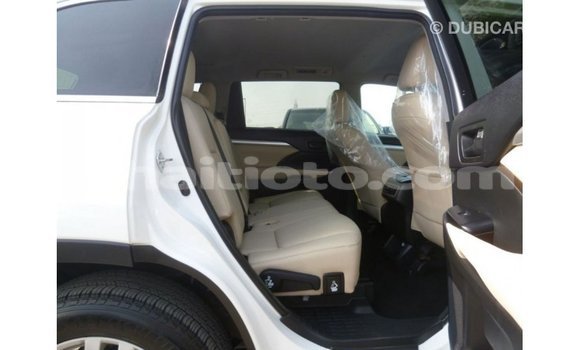 Acheter Import Voiture Toyota Kluger Blanc à Import - Dubai, Artibonite Acheter Import Voiture Toyota Kluger Blanc à Import - Dubai, Artibonite