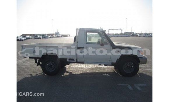 Acheter Import Voiture Toyota Land Cruiser Blanc à Import - Dubai, Artibonite Acheter Import Voiture Toyota Land Cruiser Blanc à Import - Dubai, Artibonite