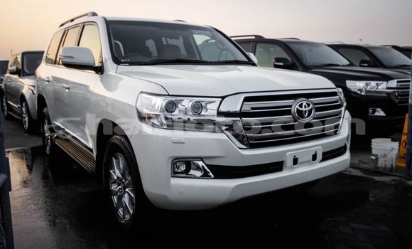 Acheter Import Voiture Toyota Land Cruiser Blanc à Import - Dubai, Artibonite Acheter Import Voiture Toyota Land Cruiser Blanc à Import - Dubai, Artibonite