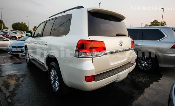 Acheter Import Voiture Toyota Land Cruiser Blanc à Import - Dubai, Artibonite Acheter Import Voiture Toyota Land Cruiser Blanc à Import - Dubai, Artibonite