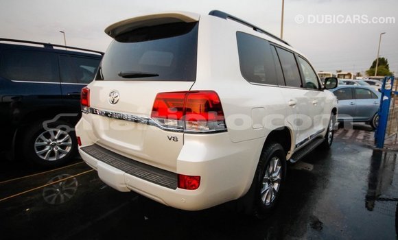 Acheter Import Voiture Toyota Land Cruiser Blanc à Import - Dubai, Artibonite Acheter Import Voiture Toyota Land Cruiser Blanc à Import - Dubai, Artibonite