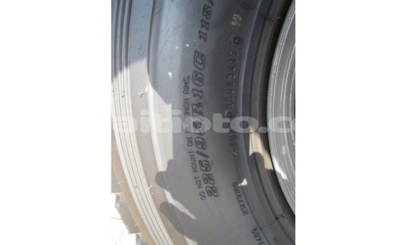 Acheter Import Voiture Toyota Land Cruiser Blanc à Import - Dubai, Artibonite Acheter Import Voiture Toyota Land Cruiser Blanc à Import - Dubai, Artibonite