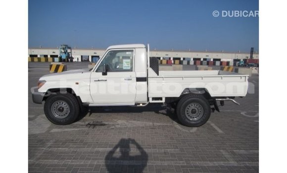 Acheter Import Voiture Toyota Land Cruiser Blanc à Import - Dubai, Artibonite Acheter Import Voiture Toyota Land Cruiser Blanc à Import - Dubai, Artibonite