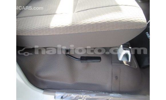 Acheter Import Voiture Toyota Land Cruiser Blanc à Import - Dubai, Artibonite Acheter Import Voiture Toyota Land Cruiser Blanc à Import - Dubai, Artibonite