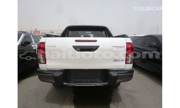 Acheter Import Voiture Toyota Hilux Blanc à Import - Dubai, Artibonite Acheter Import Voiture Toyota Hilux Blanc à Import - Dubai, Artibonite