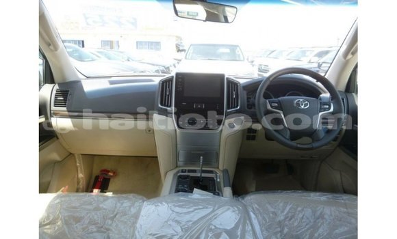 Acheter Import Voiture Toyota Land Cruiser Blanc à Import - Dubai, Artibonite Acheter Import Voiture Toyota Land Cruiser Blanc à Import - Dubai, Artibonite