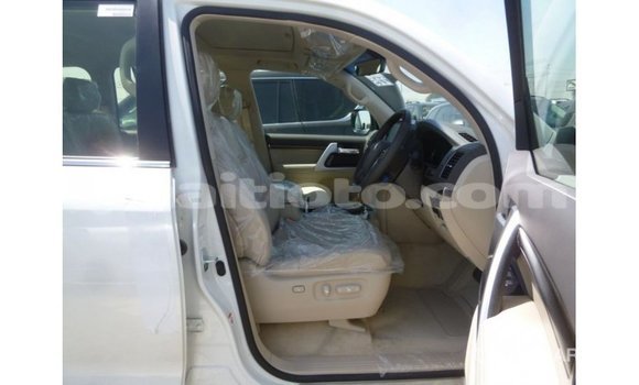 Acheter Import Voiture Toyota Land Cruiser Blanc à Import - Dubai, Artibonite Acheter Import Voiture Toyota Land Cruiser Blanc à Import - Dubai, Artibonite