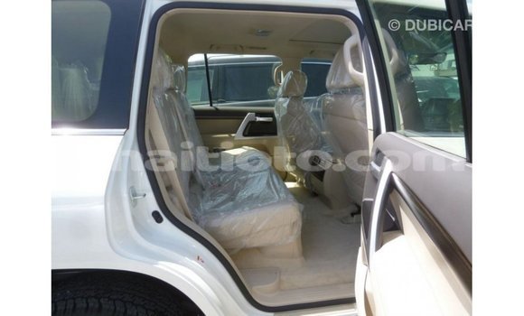 Acheter Import Voiture Toyota Land Cruiser Blanc à Import - Dubai, Artibonite Acheter Import Voiture Toyota Land Cruiser Blanc à Import - Dubai, Artibonite