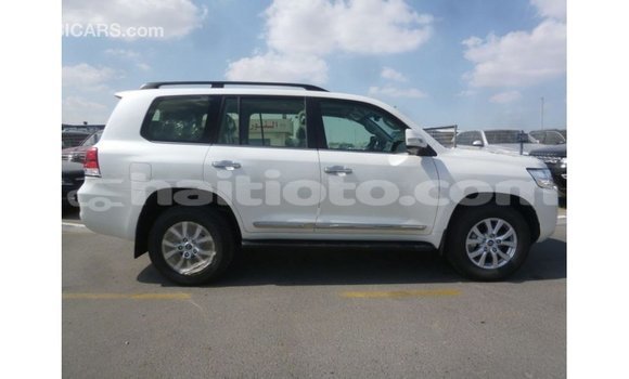 Acheter Import Voiture Toyota Land Cruiser Blanc à Import - Dubai, Artibonite Acheter Import Voiture Toyota Land Cruiser Blanc à Import - Dubai, Artibonite
