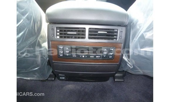 Acheter Import Voiture Toyota Land Cruiser Blanc à Import - Dubai, Artibonite Acheter Import Voiture Toyota Land Cruiser Blanc à Import - Dubai, Artibonite