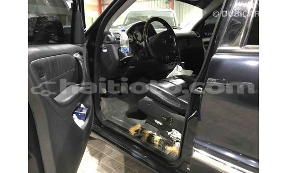 Acheter Import Voiture Mercedes-Benz 190 (W201) Bleu à Import - Dubai, Artibonite Acheter Import Voiture Mercedes-Benz 190 (W201) Bleu à Import - Dubai, Artibonite