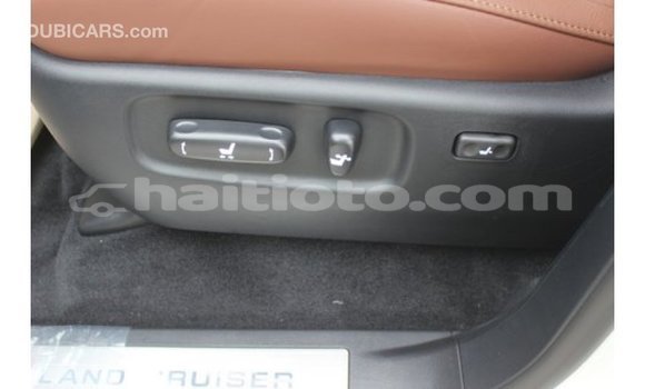 Acheter Import Voiture Toyota Land Cruiser Blanc à Import - Dubai, Artibonite Acheter Import Voiture Toyota Land Cruiser Blanc à Import - Dubai, Artibonite