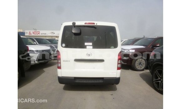 Acheter Import Voiture Toyota Hiace Blanc à Import - Dubai, Artibonite Acheter Import Voiture Toyota Hiace Blanc à Import - Dubai, Artibonite
