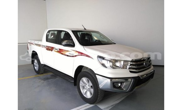 Acheter Import Voiture Toyota Hilux Blanc à Import - Dubai, Artibonite Acheter Import Voiture Toyota Hilux Blanc à Import - Dubai, Artibonite