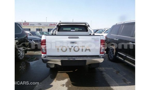 Acheter Import Voiture Toyota Hilux Blanc à Import - Dubai, Artibonite Acheter Import Voiture Toyota Hilux Blanc à Import - Dubai, Artibonite