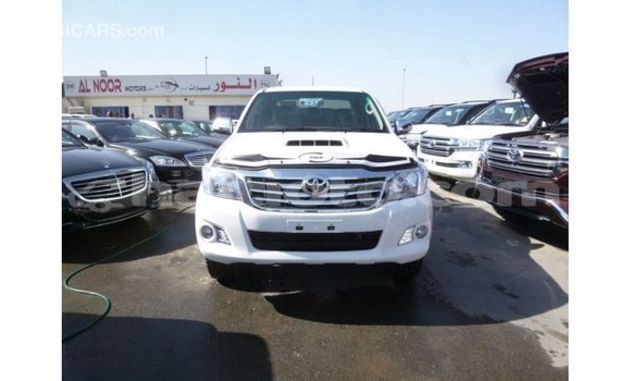 Acheter Import Voiture Toyota Hilux Blanc à Import - Dubai, Artibonite Acheter Import Voiture Toyota Hilux Blanc à Import - Dubai, Artibonite