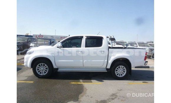 Acheter Import Voiture Toyota Hilux Blanc à Import - Dubai, Artibonite Acheter Import Voiture Toyota Hilux Blanc à Import - Dubai, Artibonite