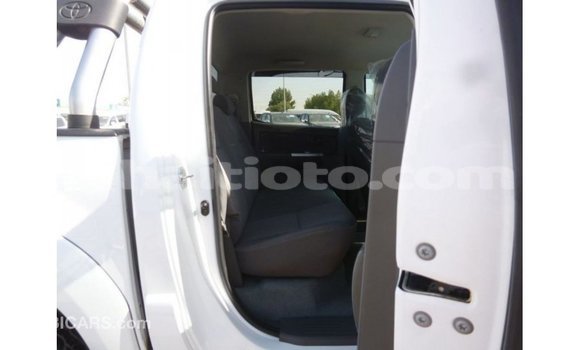Acheter Import Voiture Toyota Hilux Blanc à Import - Dubai, Artibonite Acheter Import Voiture Toyota Hilux Blanc à Import - Dubai, Artibonite