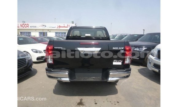 Acheter Import Voiture Toyota Hilux Noir à Import - Dubai, Artibonite Acheter Import Voiture Toyota Hilux Noir à Import - Dubai, Artibonite