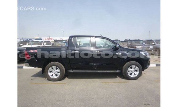Acheter Import Voiture Toyota Hilux Noir à Import - Dubai, Artibonite Acheter Import Voiture Toyota Hilux Noir à Import - Dubai, Artibonite