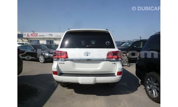 Acheter Import Voiture Toyota Land Cruiser Blanc à Import - Dubai, Artibonite Acheter Import Voiture Toyota Land Cruiser Blanc à Import - Dubai, Artibonite