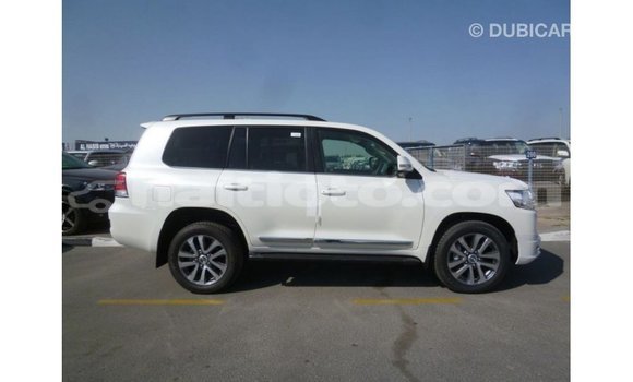 Acheter Import Voiture Toyota Land Cruiser Blanc à Import - Dubai, Artibonite Acheter Import Voiture Toyota Land Cruiser Blanc à Import - Dubai, Artibonite