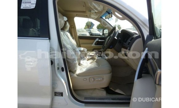 Acheter Import Voiture Toyota Land Cruiser Blanc à Import - Dubai, Artibonite Acheter Import Voiture Toyota Land Cruiser Blanc à Import - Dubai, Artibonite