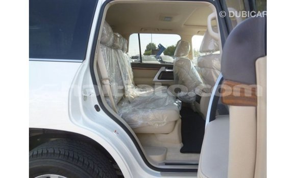 Acheter Import Voiture Toyota Land Cruiser Blanc à Import - Dubai, Artibonite Acheter Import Voiture Toyota Land Cruiser Blanc à Import - Dubai, Artibonite