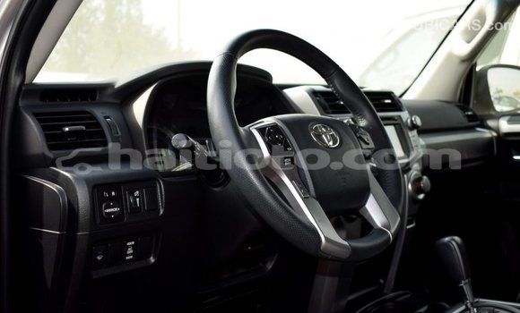 Acheter Import Utilitaire Toyota HiAce Autre à Import - Dubai, Artibonite Acheter Import Utilitaire Toyota HiAce Autre à Import - Dubai, Artibonite