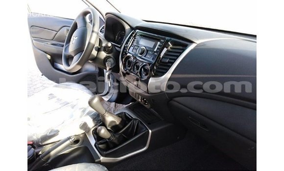 Acheter Import Voiture Mitsubishi L200 Blanc à Import - Dubai, Artibonite Acheter Import Voiture Mitsubishi L200 Blanc à Import - Dubai, Artibonite