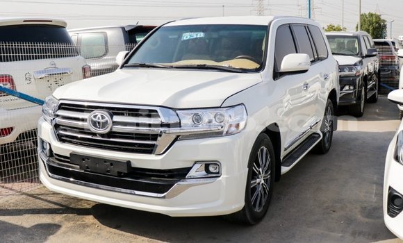 Acheter Import Voiture Toyota Land Cruiser Blanc à Import - Dubai, Artibonite Acheter Import Voiture Toyota Land Cruiser Blanc à Import - Dubai, Artibonite