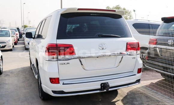 Acheter Import Voiture Toyota Land Cruiser Blanc à Import - Dubai, Artibonite Acheter Import Voiture Toyota Land Cruiser Blanc à Import - Dubai, Artibonite