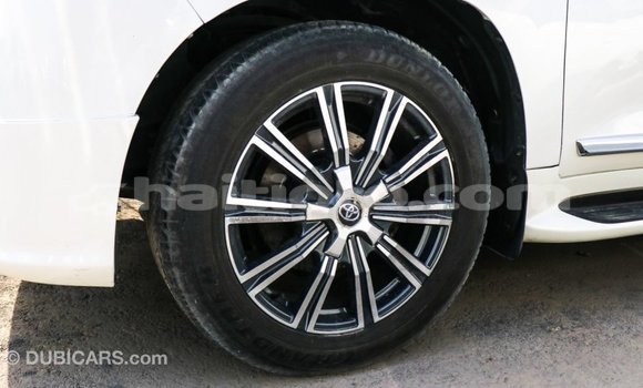 Acheter Import Voiture Toyota Land Cruiser Blanc à Import - Dubai, Artibonite Acheter Import Voiture Toyota Land Cruiser Blanc à Import - Dubai, Artibonite