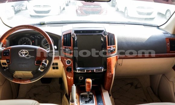 Acheter Import Voiture Toyota Land Cruiser Blanc à Import - Dubai, Artibonite Acheter Import Voiture Toyota Land Cruiser Blanc à Import - Dubai, Artibonite