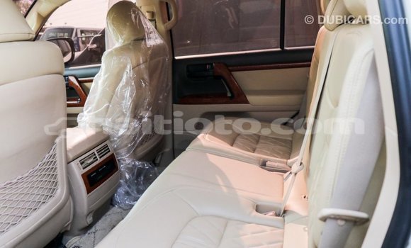 Acheter Import Voiture Toyota Land Cruiser Blanc à Import - Dubai, Artibonite Acheter Import Voiture Toyota Land Cruiser Blanc à Import - Dubai, Artibonite