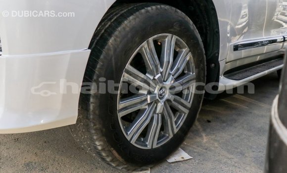 Acheter Import Voiture Toyota Land Cruiser Blanc à Import - Dubai, Artibonite Acheter Import Voiture Toyota Land Cruiser Blanc à Import - Dubai, Artibonite